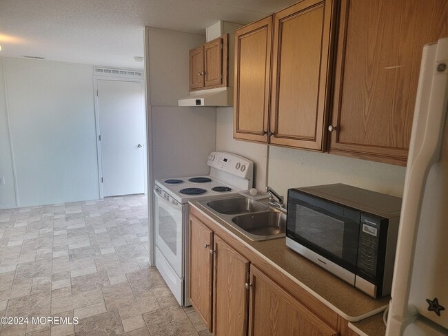Photo - 463 S Green St