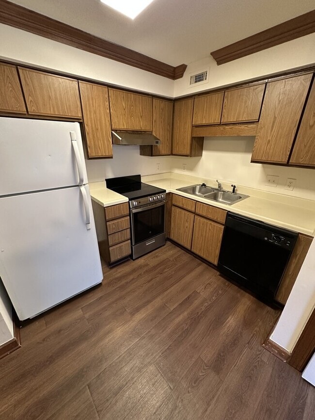 Photo - 3607-101 Helix Court Unit 101