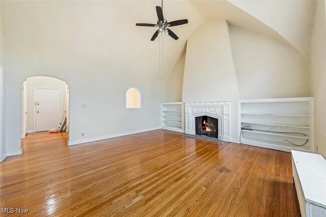 Building Photo - 15610 Van Aken Blvd Unit 5