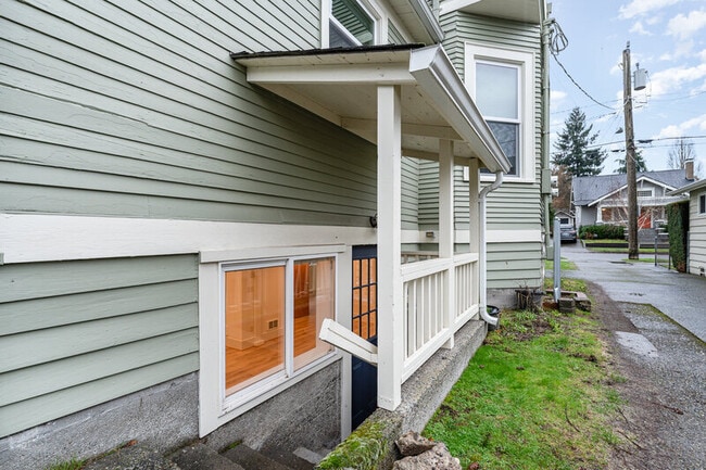 Photo - 5523 Woodlawn Ave N