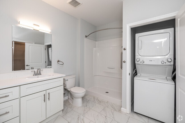 Studio - 591 SF - Bathroom