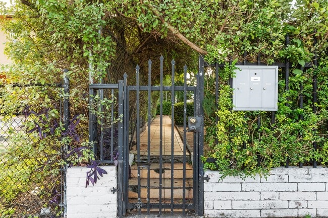 Photo - 1460 NW 2nd St Unidad # 1458