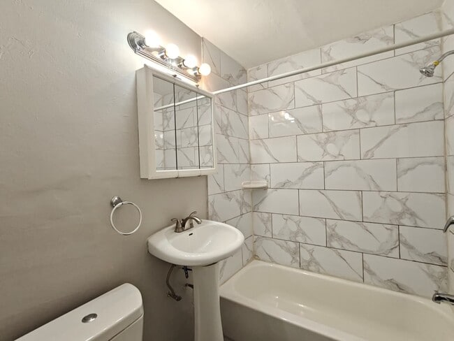 Photo - 7108 Oxford Ave Unit 4