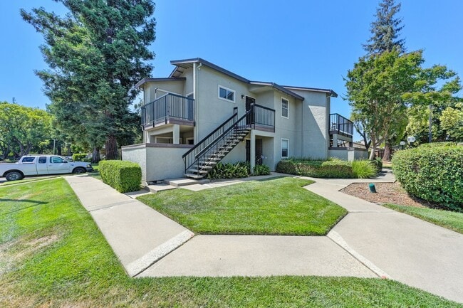 Photo - Prime location near downtown, airport, din... Unit 108