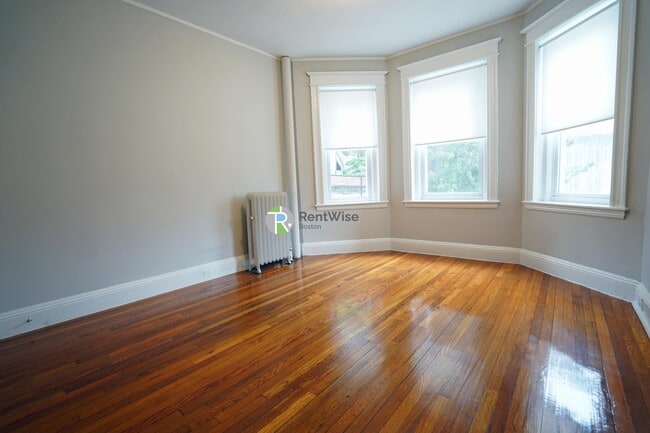 Building Photo - 64 Woodstock Ave Unit 5