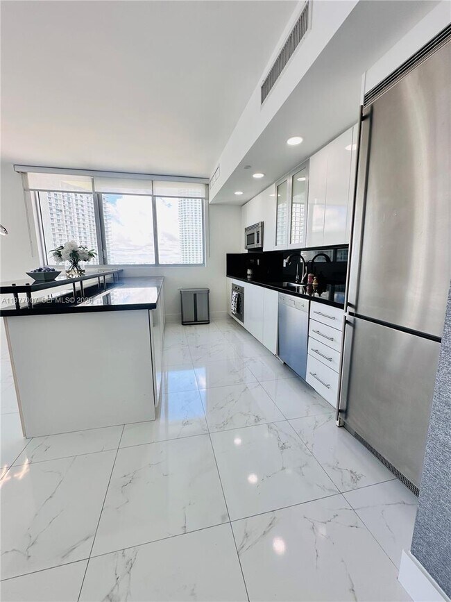 Photo - 92 SW 3rd St Unit 3105