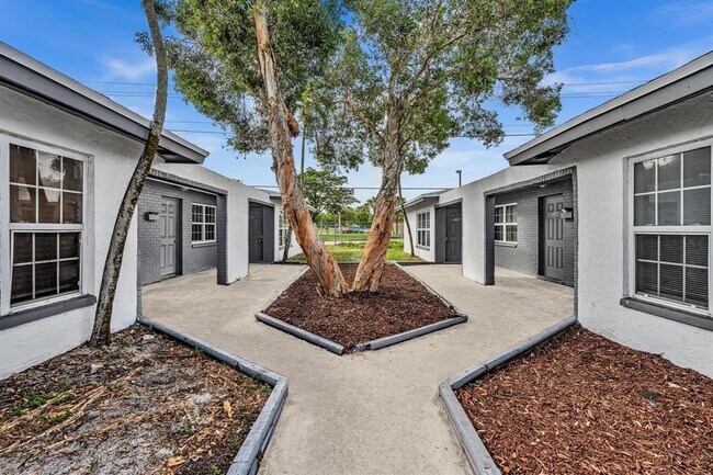 Building Photo - 5748 NW 27th Ct