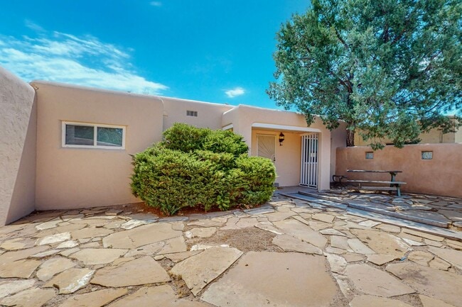 1716 Bryn Mawr Dr NE
