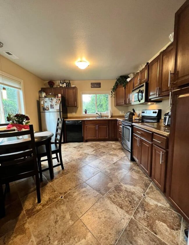 Photo - 239 S 126th St