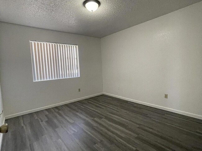 Photo - 1513 Summit Ave