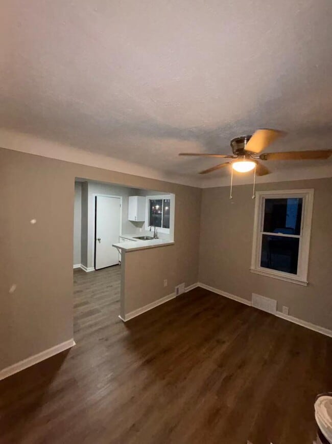 Photo - 16889 Murray Hill St