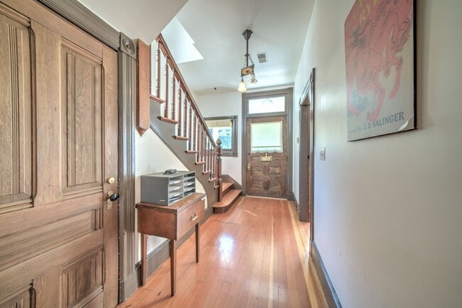 Building Photo - 2225 Blake St Unit Upper