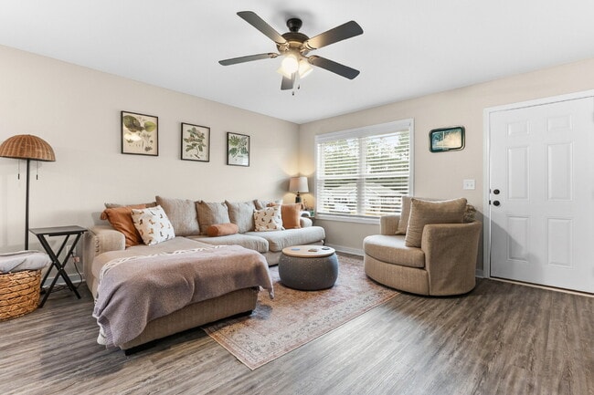 Photo - 105 Tahoma Dr