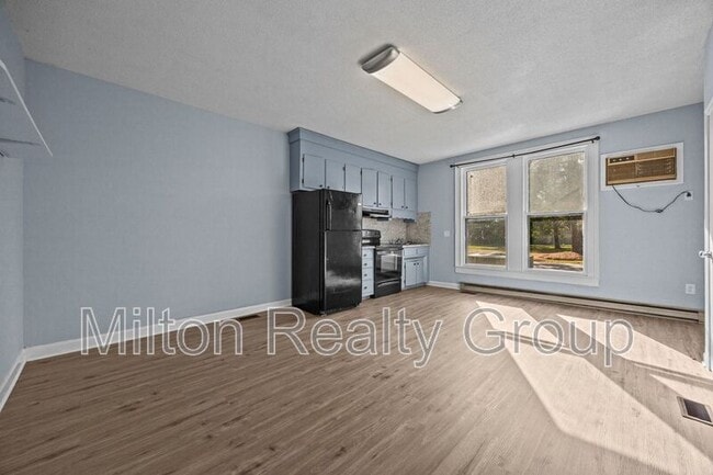 Photo - 51 W Washington St