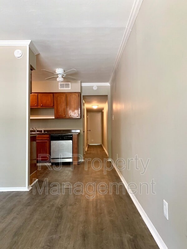 2093 Jefferson Ave Unit 3