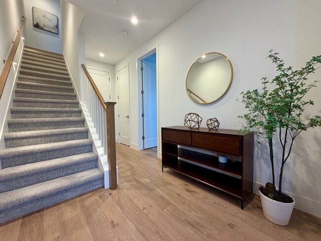 Photo - 561 Pilgrim Dr