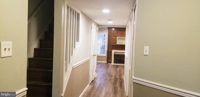 Photo - 305 Berkshire Way