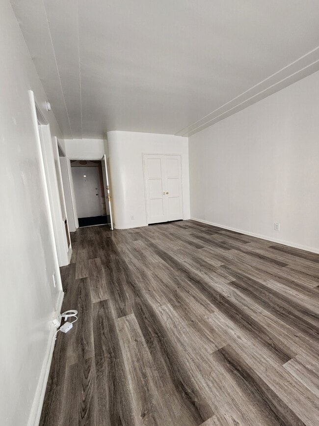 1781 N Orchid Ave Unidad 103