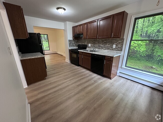 Building Photo - 84 Oak Hill Rd Rental