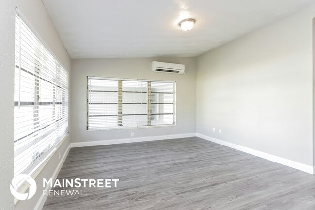 Photo - 6405 5th St E