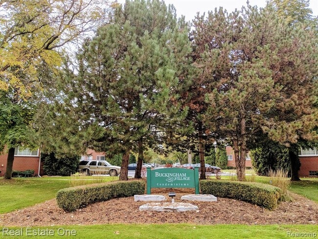 Building Photo - 463 N Eton St Unit D5