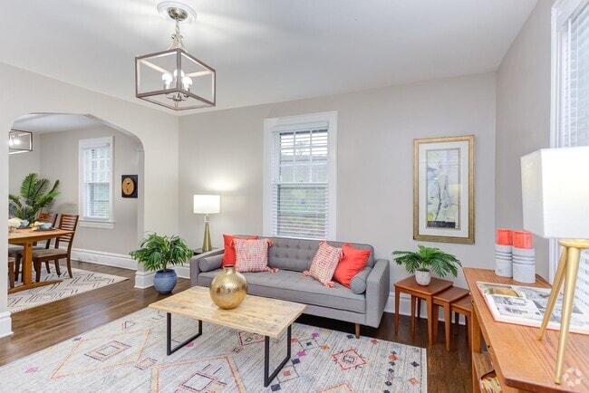 Building Photo - 608 W Club Blvd Unit Apt B