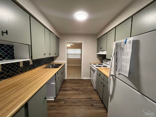 Photo - 45 W Carver Dr