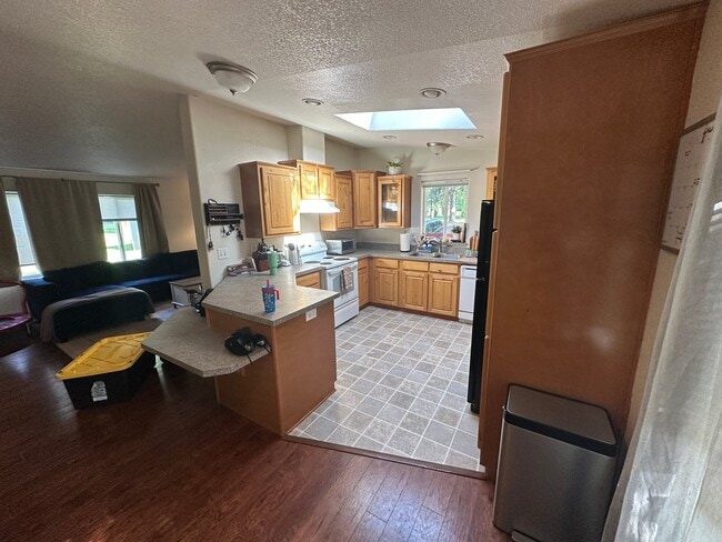 Photo - 3697 Lindsay Rd