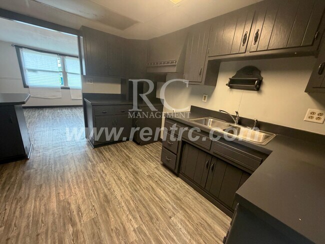 Photo - 638 McNeil-E