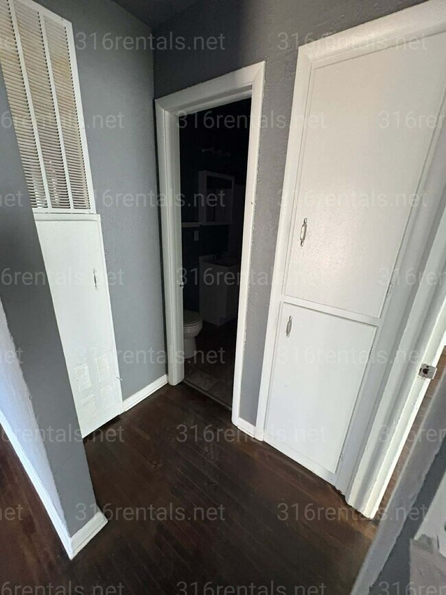 Photo - $899 - 2 bedroom / 1 bathroom - Single Family Home