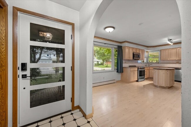 Photo - 662 Garfield Ave