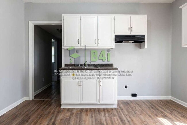 Photo - 560 Radcliff Ave