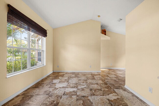 Photo - 2290 SW Tampico St