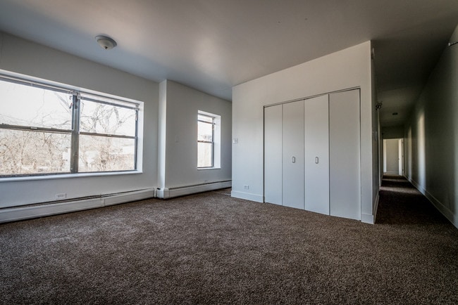 Photo - 136 E 155th ST