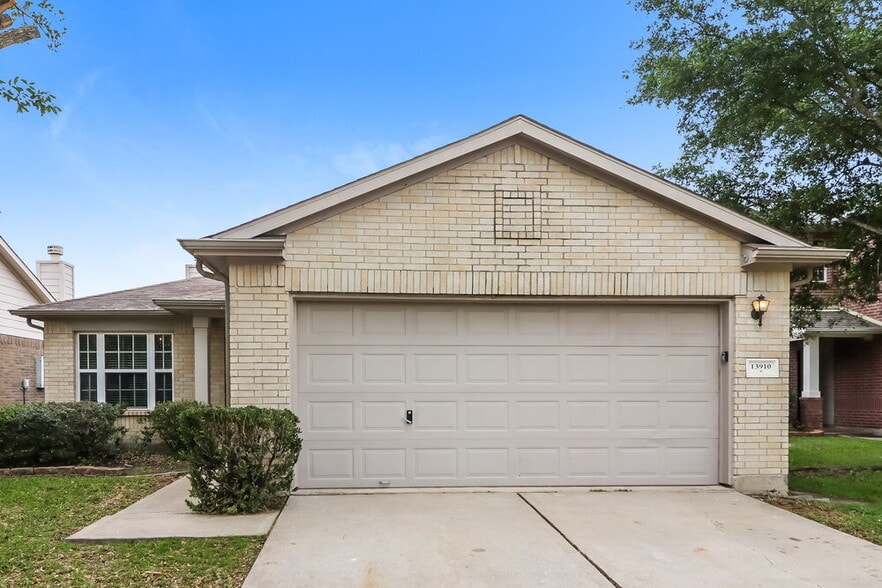 13910 Maleewan Ln