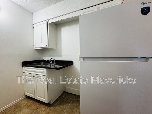 Photo - 925 Shallowford Rd