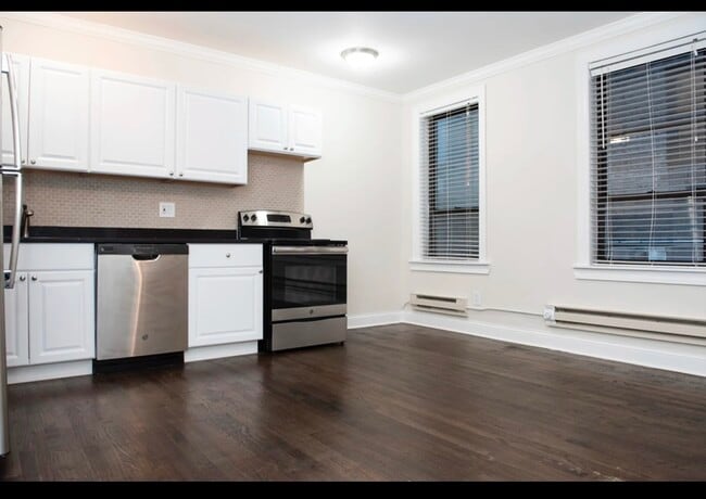 Photo - 3345 N Marshfield Ave