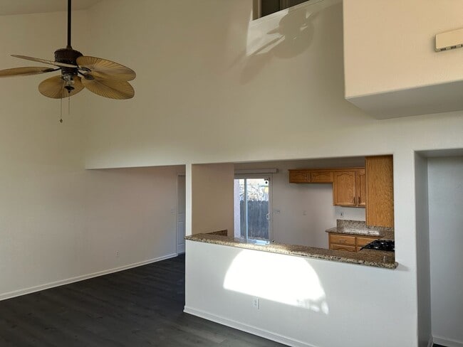 Photo - 110 E Lang St Unidad B