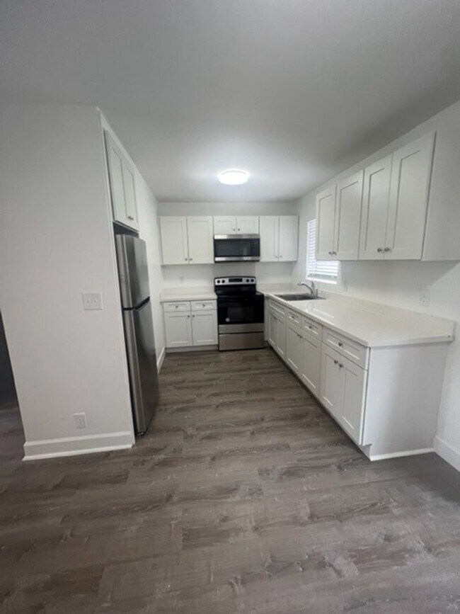 Photo - 2221 Monroe St Apts I LLC