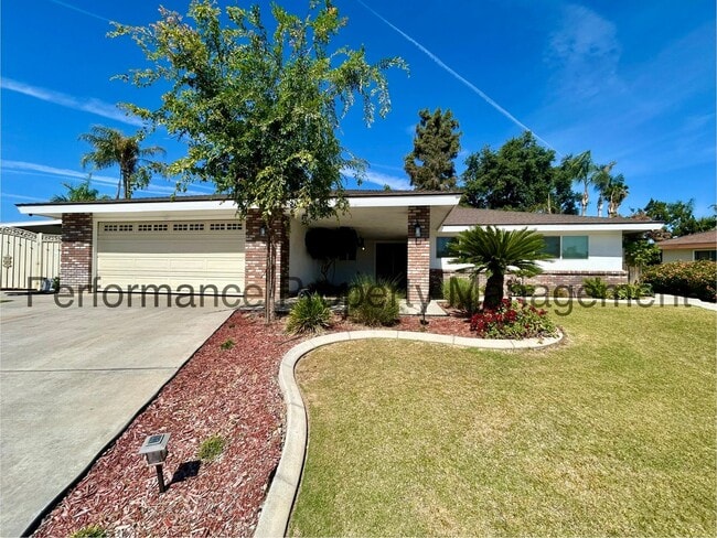 Cozy 3 Bed/2 Bath Home in SW Bakersfield w... - Cozy 3 Bed/2 Bath Home in SW Bakersfield w...