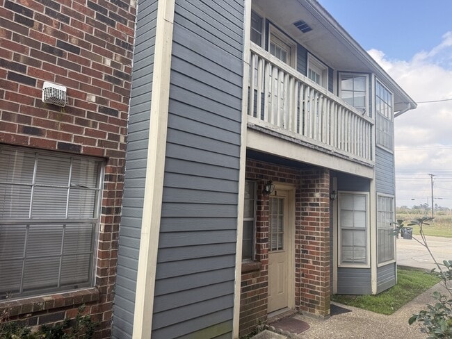 Photo - 820 Meadow Glen Ave