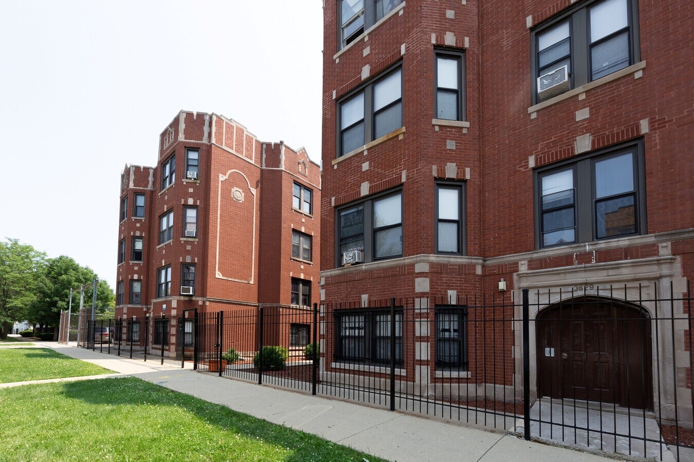 3625.W.Dickens-2 Small - Dickens Apartments