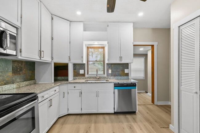 Photo - 125 E Charles St