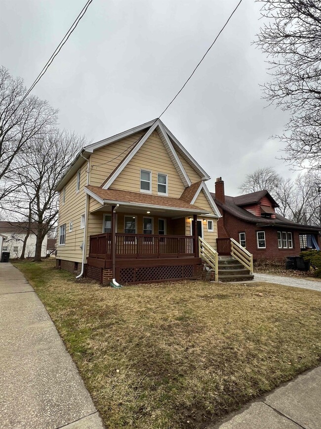 Photo - 680 Glendora Ave