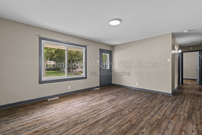 Photo - 1926 Hudson Rd