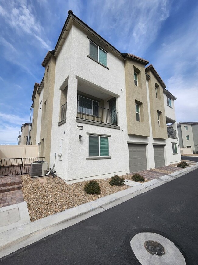 3 story 3 bed/3 bath townhouse in brand ne... - 3 story 3 bed/3 bath townhouse in brand ne...