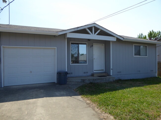 Photo - 2 Bd 1 bath remodeled duplex w/Garage in Winston