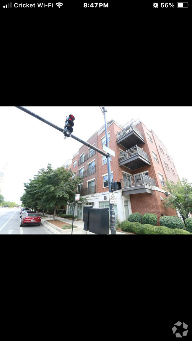 Building Photo - 1155 W Roosevelt Rd Unit 303 Rental