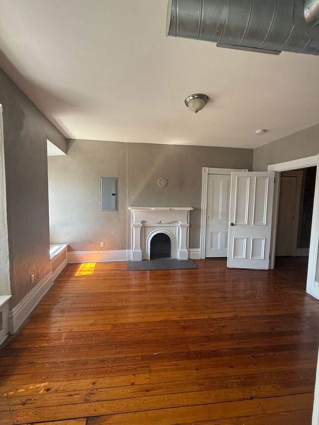 Building Photo - 1608 Lowrie St Unit #3