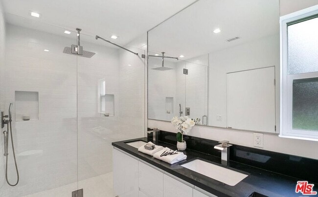 Photo - 6046 Fallbrook Ave
